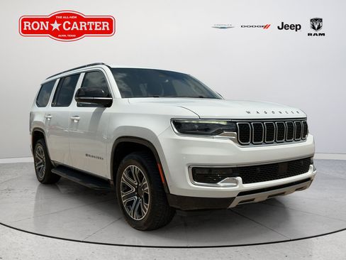 Certified 2024 Jeep Wagoneer Series II w/ Flexible Seating Group RWD image 1
