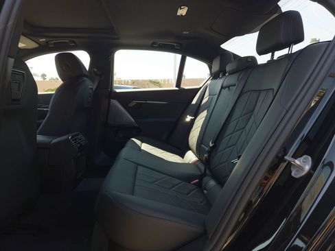 New 2027 BMW i5 eDrive40 w/ M Sport Package RWD image 8