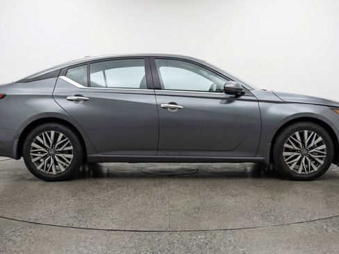 Used 2025 Nissan Altima 2.5 SV image 11