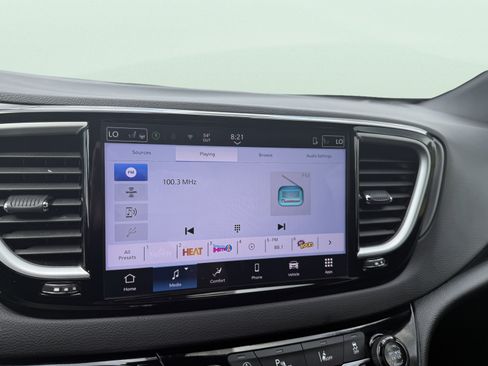 Used 2025 Chrysler Pacifica Select FWD image 24