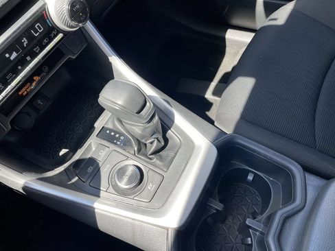 Certified 2022 Toyota RAV4 LE AWD/4WD image 21
