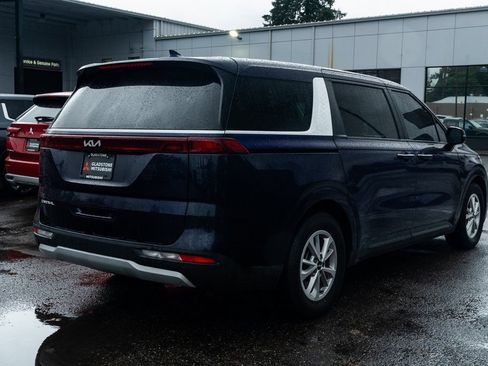Used 2024 Kia Carnival LX FWD image 6