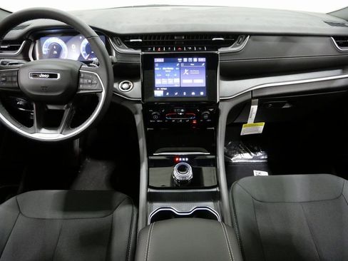 New 2025 Jeep Grand Cherokee Laredo X w/ Luxury Tech Group I image 11