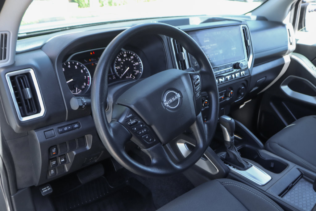 Used 2025 Nissan Frontier SV AWD/4WD image 18