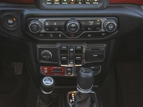 Used 2022 Jeep Gladiator Rubicon w/ Cold Weather Group AWD/4WD image 14