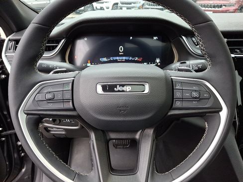 Certified 2024 Jeep Grand Cherokee Altitude image 20