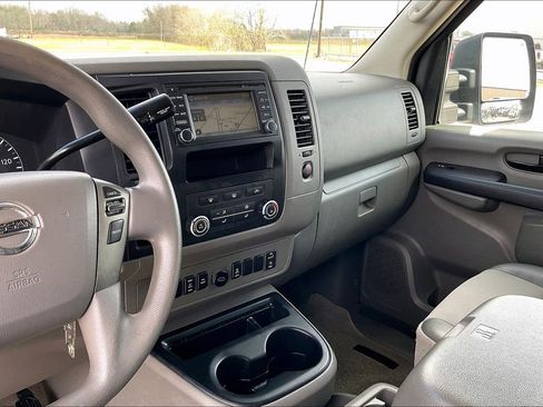 Used 2016 Nissan NV 3500 SV w/ SV Technology Package image 7