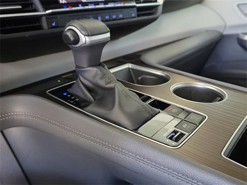 Used 2022 Toyota Sienna XLE image 25