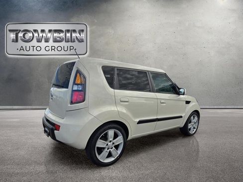Used 2010 Kia Soul ! FWD image 5