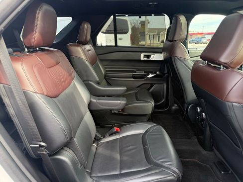 Used 2021 Ford Explorer Platinum w/ Equipment Group 601A AWD/4WD image 38