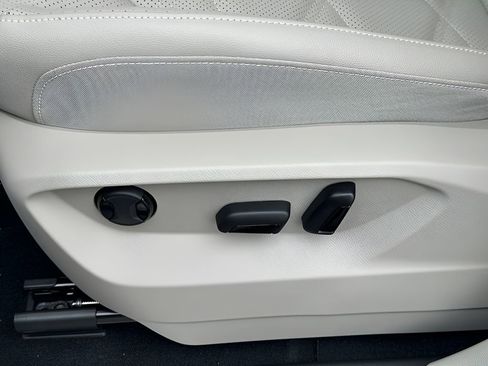 New 2026 Volkswagen Atlas SE image 12