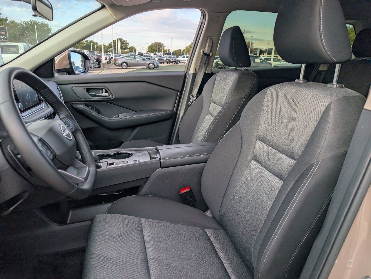 Certified 2025 Nissan Rogue SV FWD image 26