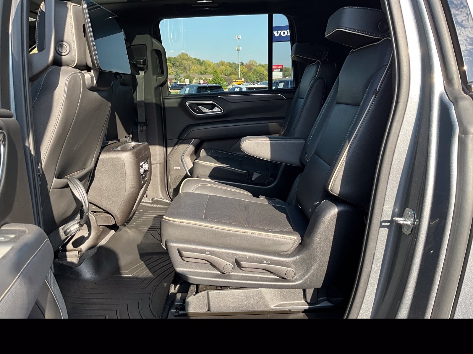 Used 2021 GMC Yukon XL SLT w/ SLT Premium Package AWD/4WD image 26