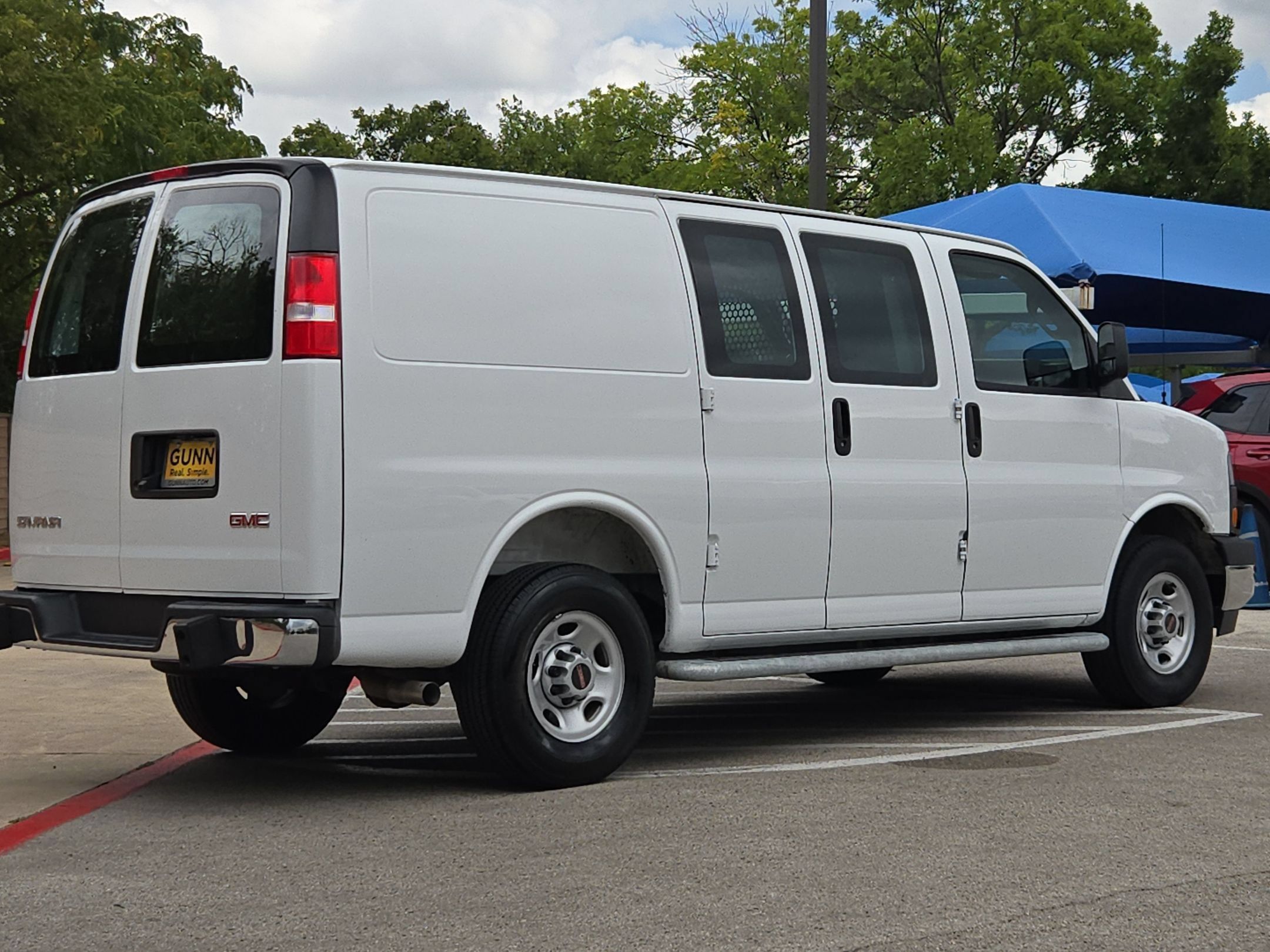 Used 2025 GMC Savana 2500 w/ Driver Convenience Package RWD image 4