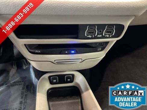 Used 2021 Chrysler Pacifica Touring-L w/ Uconnect Theater Family Group FWD image 17