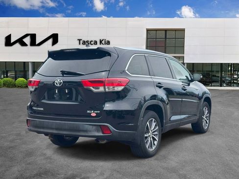 Used 2019 Toyota Highlander XLE AWD/4WD image 4