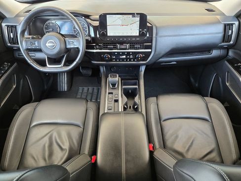 Used 2025 Nissan Pathfinder SL FWD image 16