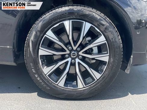 Used 2025 Volvo XC60 B5 Plus AWD/4WD image 15