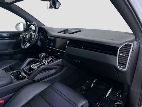 Certified 2022 Porsche Cayenne Coupe image 32