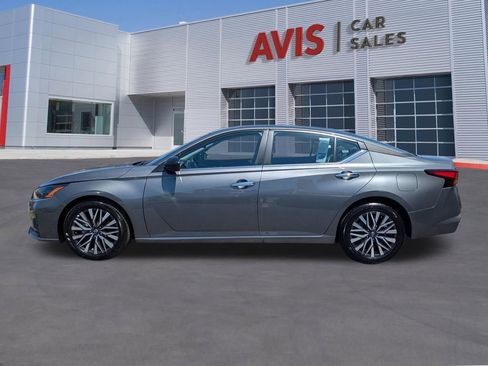 Used 2025 Nissan Altima 2.5 SV FWD image 10