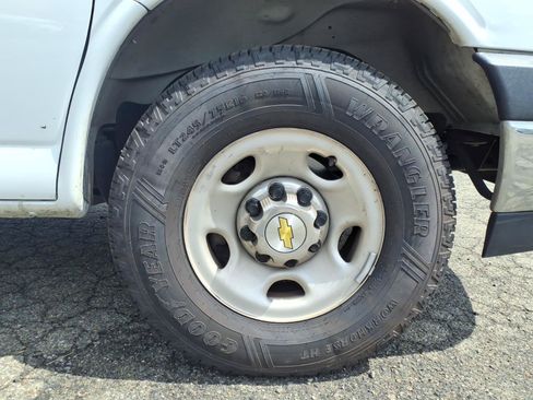 Used 2025 Chevrolet Express 3500 LT w/ LT Preferred Equipment Group RWD image 9