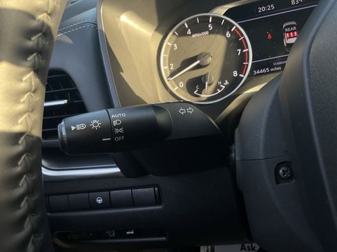 Used 2025 Nissan Rogue SV FWD image 28