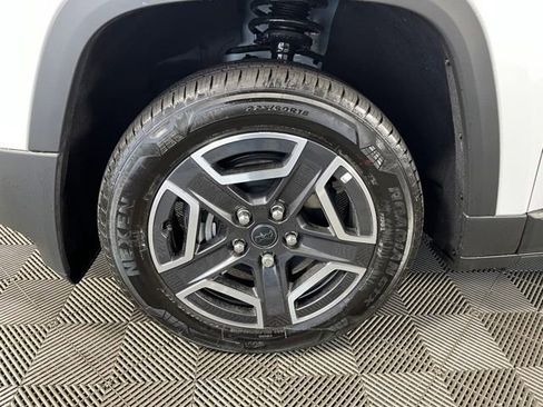 Used 2026 Jeep Cherokee Laredo AWD/4WD image 10
