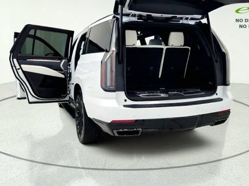 Used 2026 Cadillac Escalade Platinum Sport w/ LPO, ONYX Package AWD/4WD image 16