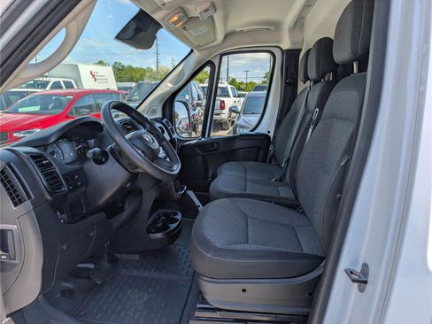 Used 2024 RAM ProMaster 2500 w/ Convenience Group FWD image 15