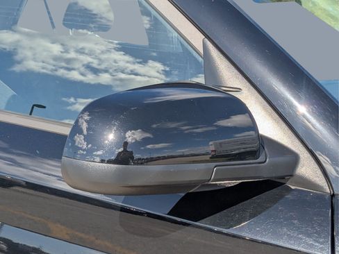 Used 2024 Hyundai Venue SEL FWD image 12