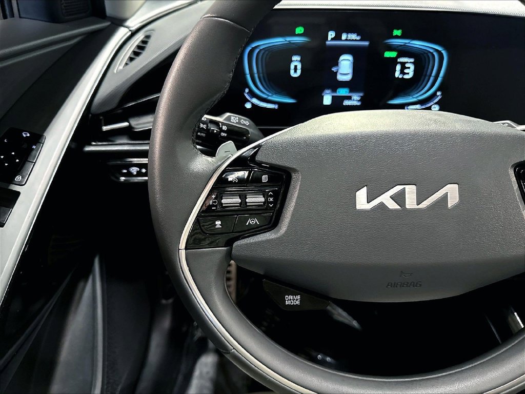 Certified 2023 Kia Niro EX Touring FWD image 16