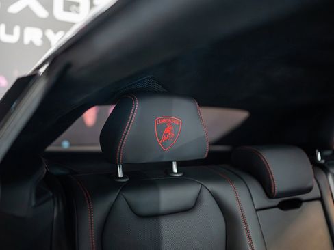 Used 2019 Lamborghini Urus image 18