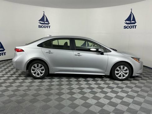 Used 2022 Toyota Corolla LE image 6