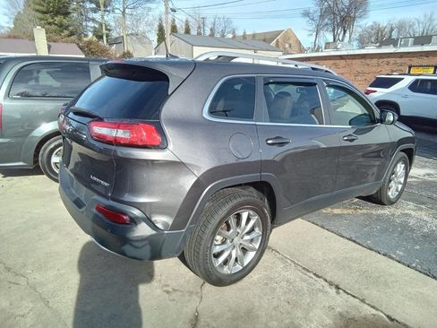 Used 2018 Jeep Cherokee Limited image 7
