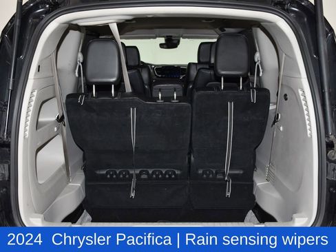 Used 2024 Chrysler Pacifica Touring-L image 29