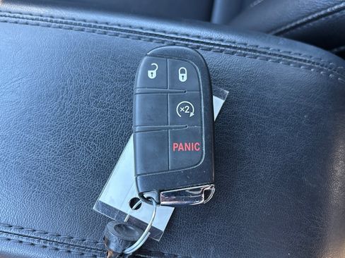 Used 2025 Jeep Compass Limited image 36