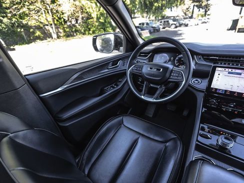 Used 2024 Jeep Grand Cherokee Limited AWD/4WD image 19