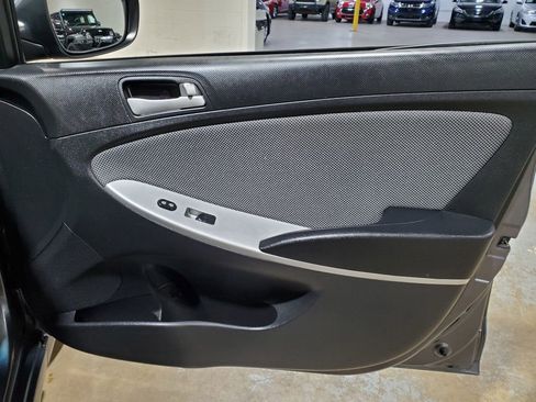Used 2012 Hyundai Accent GS image 15