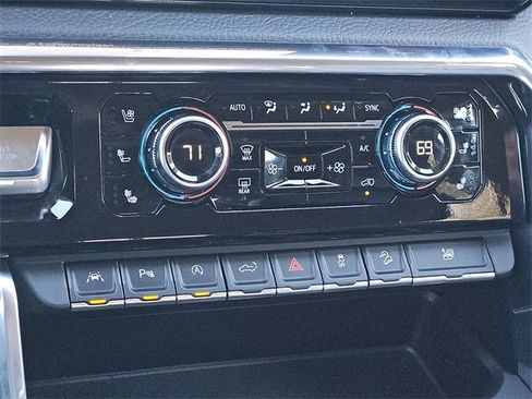 Used 2024 GMC Sierra 1500 Denali image 17