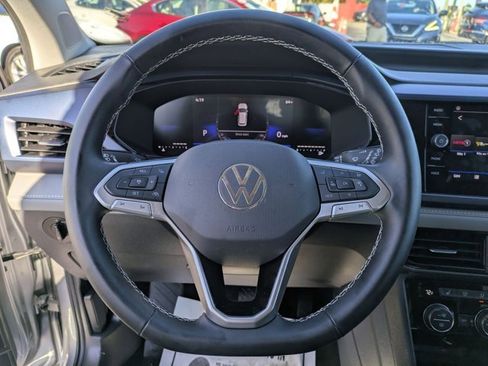 Used 2024 Volkswagen Taos SE image 15