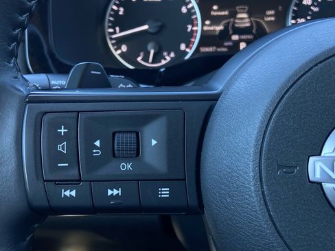 Used 2025 Nissan Pathfinder SV AWD/4WD image 23