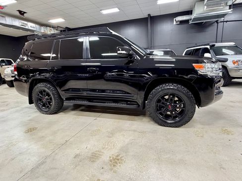 Used 2018 Toyota Land Cruiser image 8