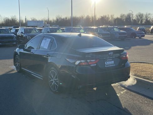 Used 2023 Toyota Camry SE image 5