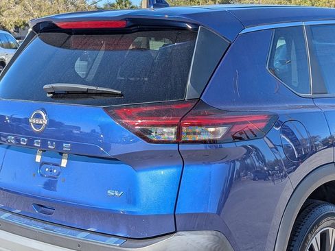 Used 2023 Nissan Rogue SV image 7