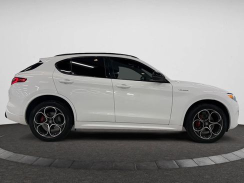 Used 2022 Alfa Romeo Stelvio Veloce image 10