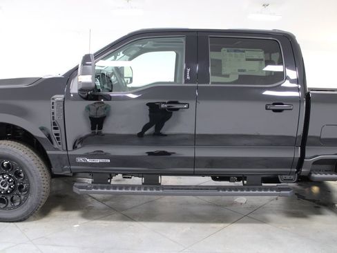 New 2026 Ford F250 Lariat w/ Black Appearance Package image 5