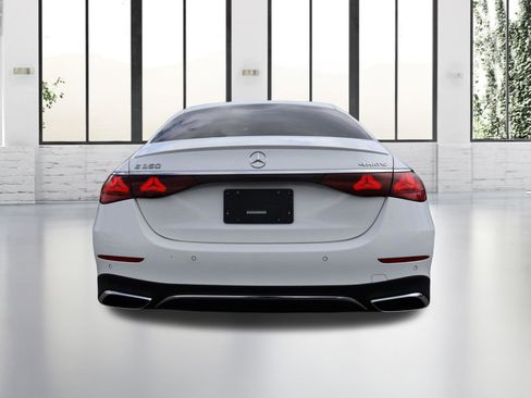 Used 2025 Mercedes-Benz E 350 4MATIC Sedan image 4