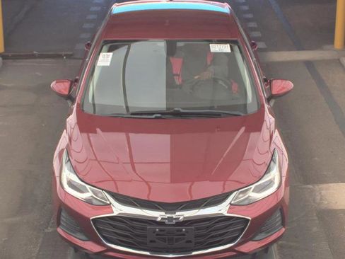 Used 2019 Chevrolet Cruze LT FWD image 2