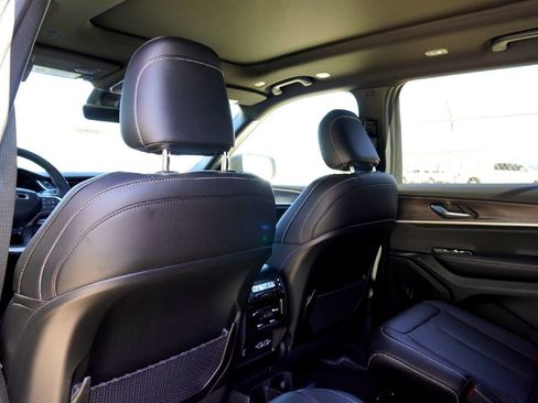 New 2025 Jeep Grand Cherokee L Limited image 23