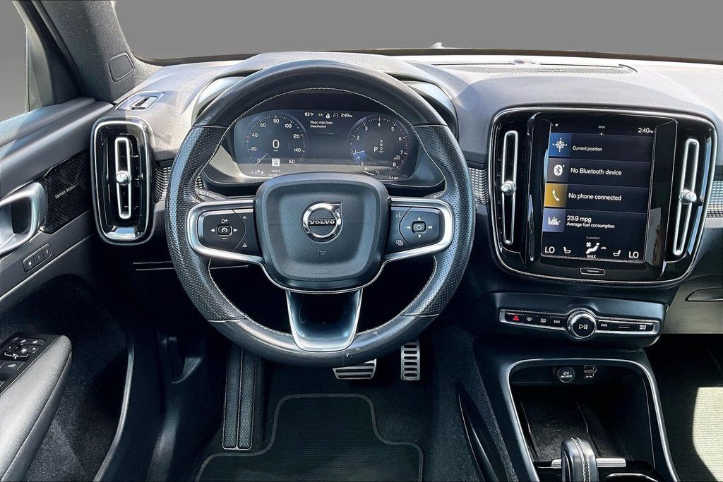Used 2021 Volvo XC40 T5 R-Design w/ Advanced Package AWD/4WD image 2